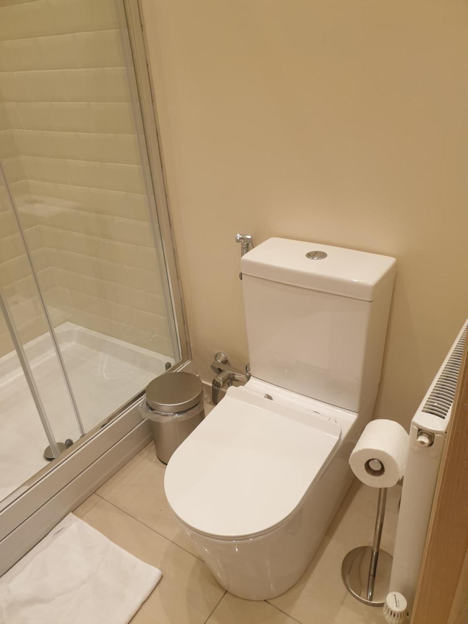 London Luxury Apartments 3 Bedroom Sleeps 8 With 3 Bathrooms 4 Mins Walk To Tube Free Parking Ilford Eksteriør bilde