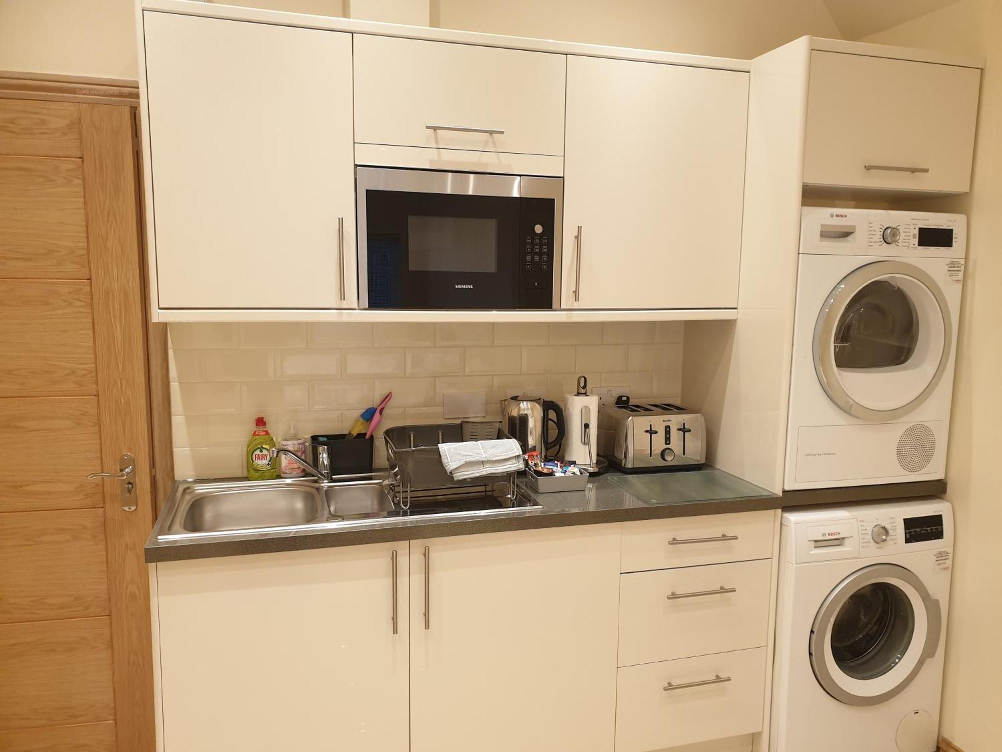 London Luxury Apartments 3 Bedroom Sleeps 8 With 3 Bathrooms 4 Mins Walk To Tube Free Parking Ilford Eksteriør bilde