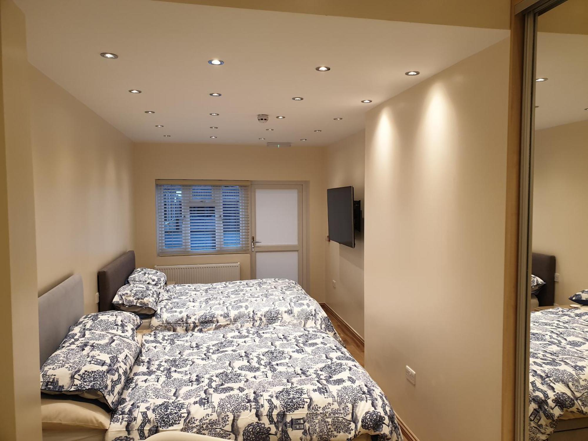 London Luxury Apartments 3 Bedroom Sleeps 8 With 3 Bathrooms 4 Mins Walk To Tube Free Parking Ilford Eksteriør bilde