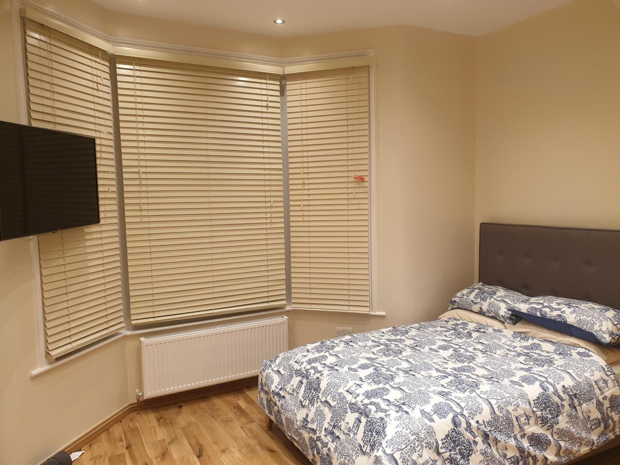 London Luxury Apartments 3 Bedroom Sleeps 8 With 3 Bathrooms 4 Mins Walk To Tube Free Parking Ilford Eksteriør bilde